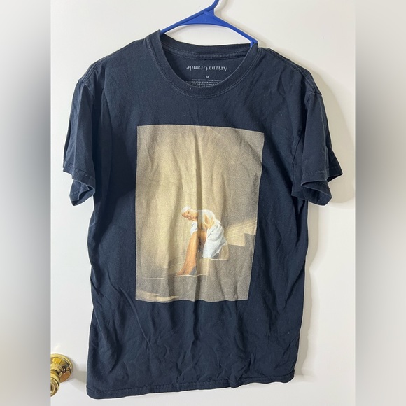 Ariana Grande black t-shirt - Picture 5 of 5